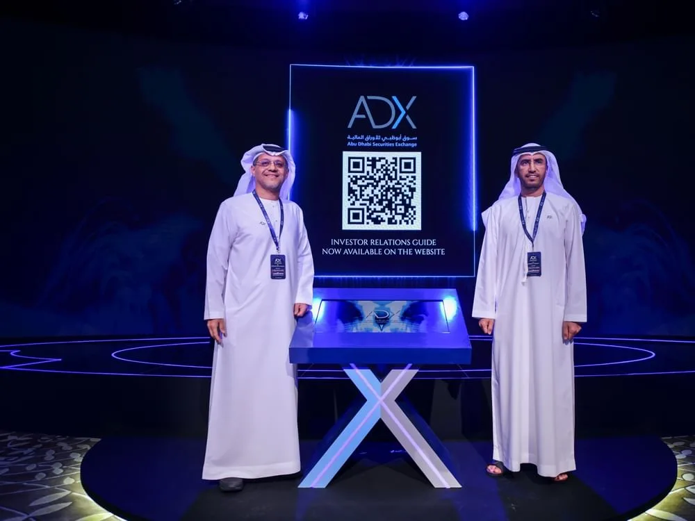سوق أبوظبي للأوراق المالية يطلق دليلاً محدثاً لعلاقات المستثمرين مع غرامات لعدم الالتزام